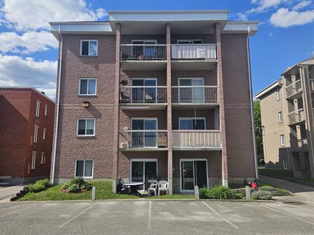 GRAND 4½ |5 Électros | $1, 350 | JUILLET