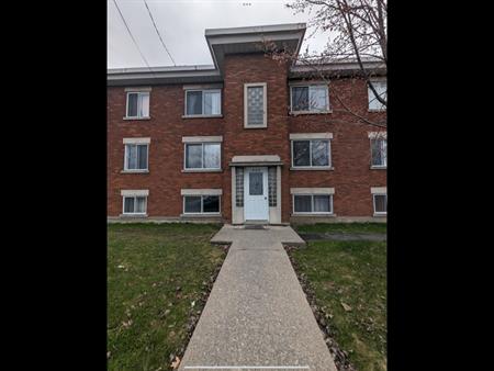 Grand 4 1/2 à Longueuil