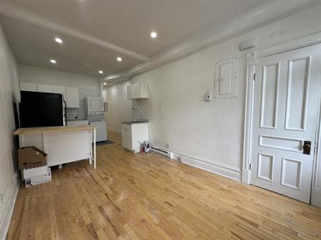 Mile-End - Superbe 4 1/2 Au 3e Étage