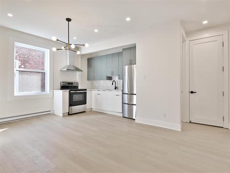 1 Bedroom Unit - 4188 Boulevard Décarie, Montréal