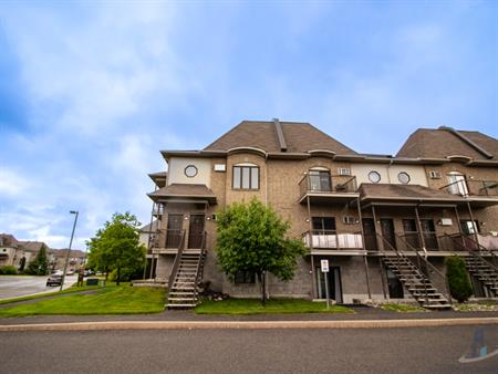 Appartement à Louer - 104 Rue Stratus #4