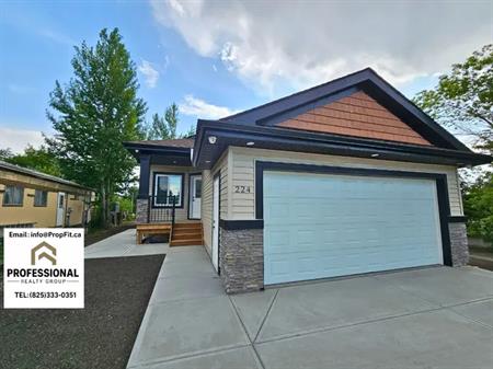 BRAND NEW-CLOSE TO GREY NUNS-2 FULL BATH-DOUBLE ATTACHED GARAGE-MEGA SIZE ROOM- | 224 Lee Ridge Road, Edmonton