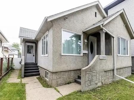 House - 2 Kitchens 2 Baths 3 Bedrooms | Edmonton