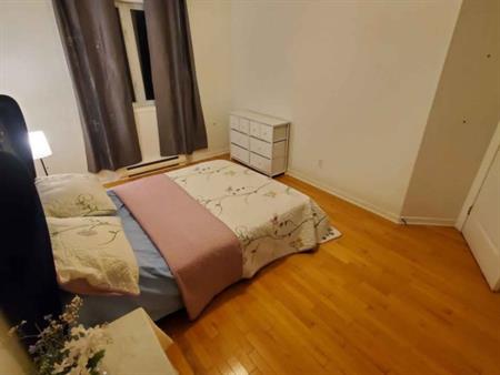 Grande Chambre à Louer HOMME