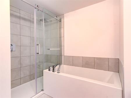 CONDO DE 3 CHAMBRES-5 ELECT-2 PARKING