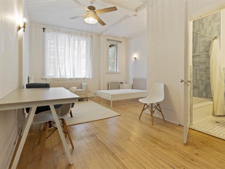Studio Entièrement Meublé à Louer