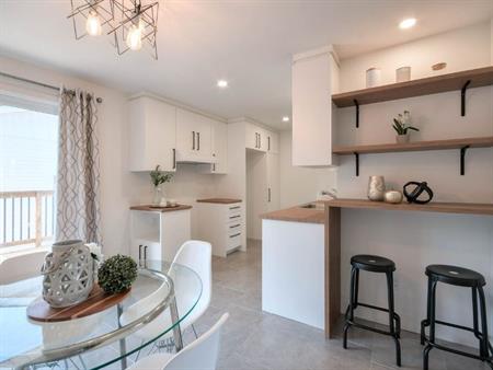 CHAMBRE À LOUER / ROOM FOR RENT