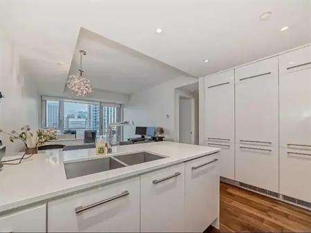 Executive 1-Bedroom Suite on 18th Floor |Parking + Storage | 1806 - 1025 5th Avenue Southwest, Calgary