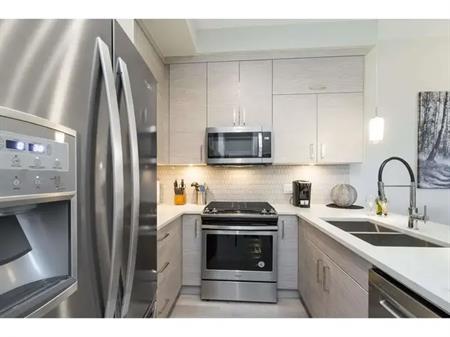 422 2120 GLADWIN ROAD | 422 2120 GLADWIN ROAD, Abbotsford