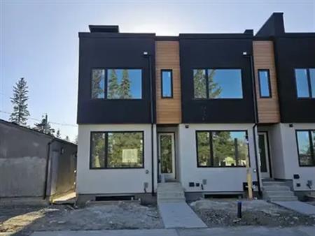 Brand New Luxury 2 Bed, 2.5 Bath Townhouse Unit in Killarney - Never Lived In! | 1427 29 Street Southwest, Calgary