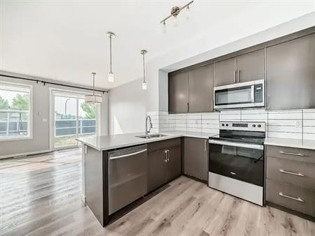 3-Bedroom, Den & 3.5-Bath  Semi-Detached Home in Fraser – Northwest | Edmonton