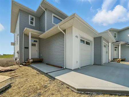 Townhouse with Attached Garage - 45 Pinnacle Close, Blackflads | 45 Pinnacle Close, Blackfalds