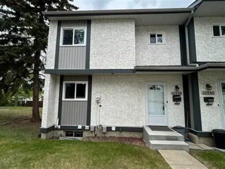 Cozy 3 Bedroom 2 Bathroom Townhouse*Fenced Yard+ Storage Shed*Finished Basement! | 18448 62B Avenue Northwest, Edmonton