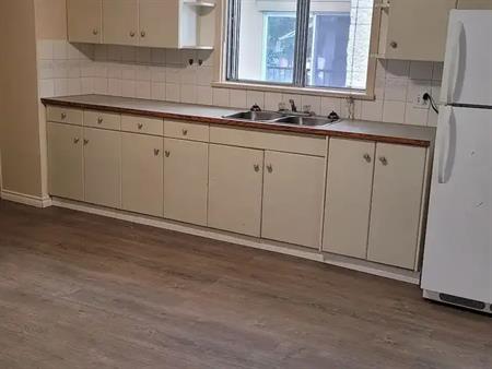 2 bedroom, Ground Floor, indoor garage, pet, 82ave, $1500/m inclusive all | 9855 83 Avenue Northwest, Edmonton