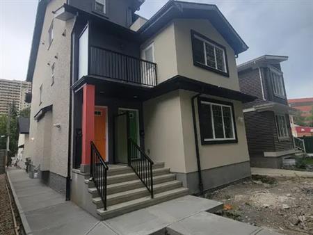 Beautiful 3rd floor Unit for Rent in the Heart of Garneau for Sept 1st. | 11127 85 Avenue, Edmonton