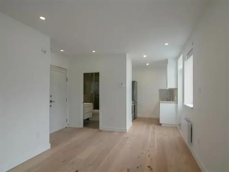 4870 Queen Mary Road | 4870 Queen Mary Road, Montreal