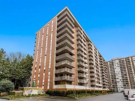 Pemberton Building | 2012 Fullerton Avenue, North Vancouver