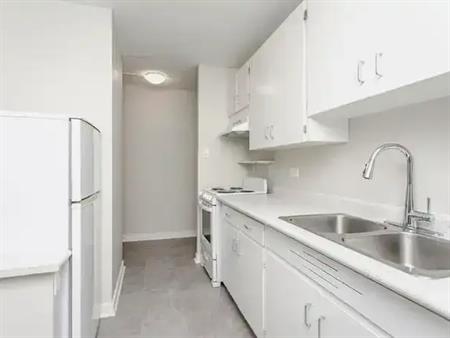 The Carlton Apartments Edmonton | 9830 106th Street, Edmonton