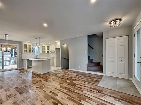 8783 Rue Pierre-Boucher, Laval, QC H7A 3R2