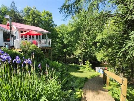 chalet à louer 120$/N si vous prenez 5 nuits en semaine St-Alexis-des-Monts. Location de vacances