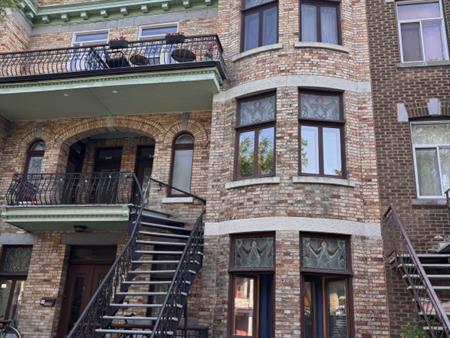 Chambre à Louer Dans Le Mile-End