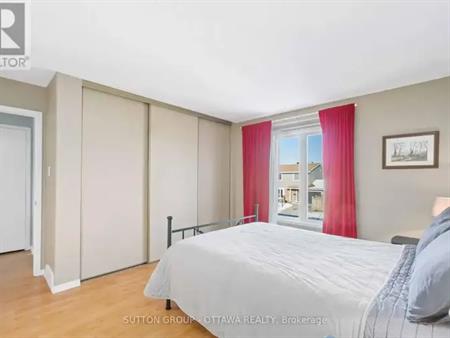 68 ELVASTON AVENUE | 68 ELVASTON AVENUE, Ottawa