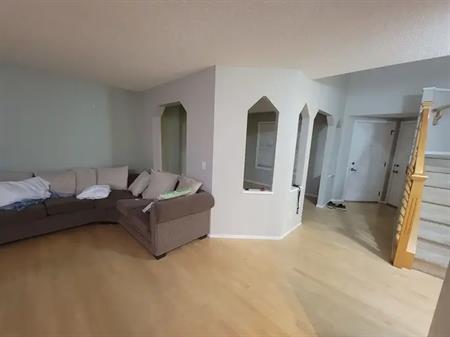 peaceful home, looking for Quiet tenants | 103 Chapalina Crescent Southeast, Calgary
