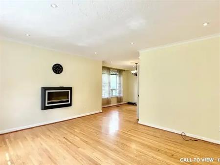 1-133 Meadowbank Road, Etobicoke, Ontario M9B 5E2 | 133 Meadowbank Road, Etobicoke