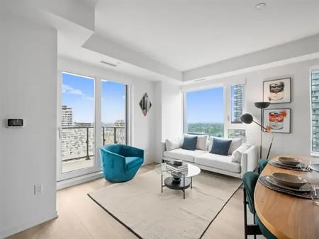 The Hampton | 101 Roehampton Avenue, Toronto