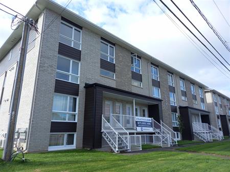 2 Beds - Top Floor! - 832 Boul. Maloney Est, Gatineau