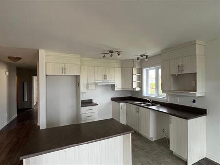 Condo In Aylmer 41/2 Appliances Included