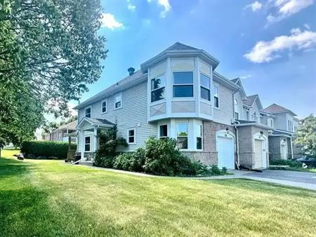 126 Goldridge Drive | 126 Goldridge Drive, Kanata