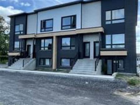 1 JUILLET -- Appartements 2024 de 3 chambres à Marieville - logements à louer