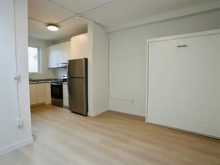 922 & 926 Queen Street East | 922 & 926 Queen Street East, Toronto