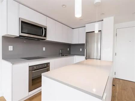 150 Donway & 4 Overland | 150 The Donway West, Toronto