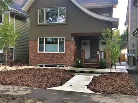 The nicest 4 bedroom suite in the University area. | #2 11041-84 Ave, Edmonton