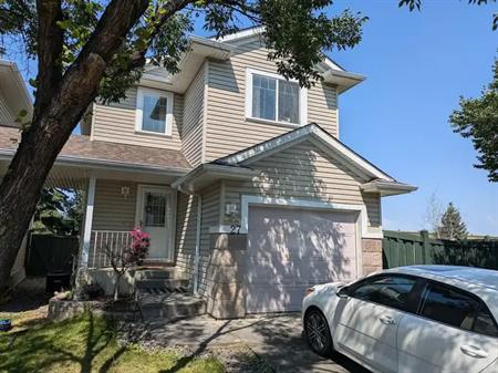 3 Bedroom detached - Huge backyard | 2021 Grantham Court Northwest, Edmonton