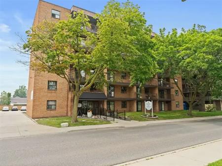 Carlsie Tower Apartments | 1071 McDougall St., Windsor