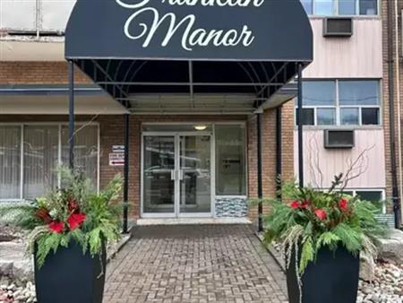 Franklin Manor Apartments - PARKING SPACE, WATER & HEAT INCLUDED, HYDRO EXTRA | 140 Franklin St N, Kitchener