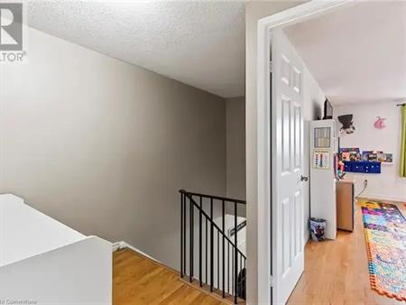 1528 LANCASTER Drive Unit# 24 | 1528 LANCASTER Drive Unit# 24, Oakville