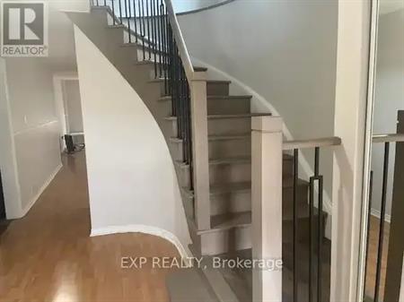UPPER - 8 CLUETT DRIVE | UPPER - 8 CLUETT DRIVE, Ajax