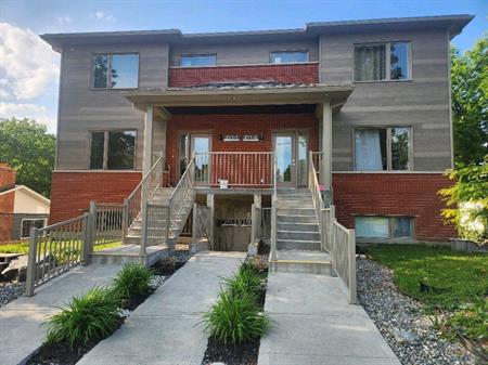 Condo à louer/Condo for rent