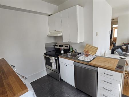 3 1/2 Meublé Moderne 1er étage