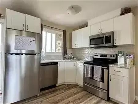 Cozy Main Floor Home in Mature Neighbourhood | 8504 152A Avenue Northwest, Edmonton
