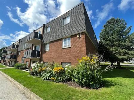 Courtyard Apartments - ALL INCLUSIVE | 207 Lisgar Ave, Tillsonburg