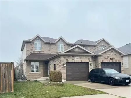 1010 SILVERDALE | 1010 SILVERDALE, Windsor