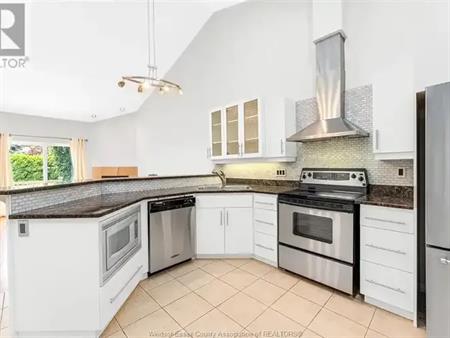 435 SANDPOINT | 435 SANDPOINT, Windsor