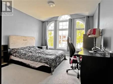 4570 UNICORN | 4570 UNICORN, Windsor