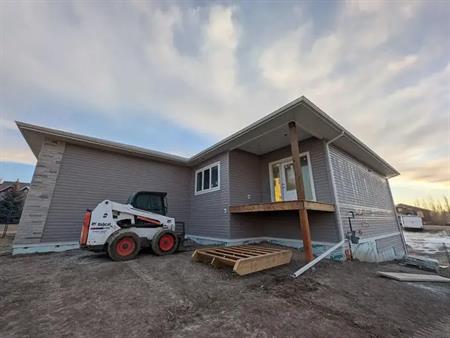New Construction in Highly Desireable Sub Division | 629 Greene Close, Drumheller