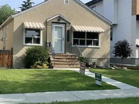 WALK TO WHYTE AVENUE OR UNIV OF AB, SMALL PET FRIENDLY | 10752 75 Avenue Northwest, Edmonton